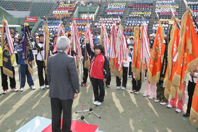 MN1_4629.JPG - 全国高校テニス大会の開会式で行われた選手宣誓（博多の森テニス競技場で）