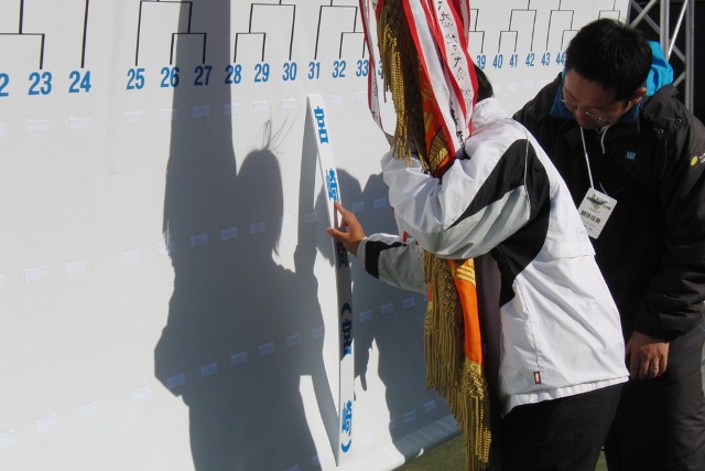 32_3_21_67.JPG - 組み合わせ抽選会の様子