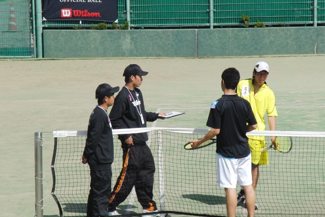 32_3_22_17.JPG - 熱戦の様子（1回戦）