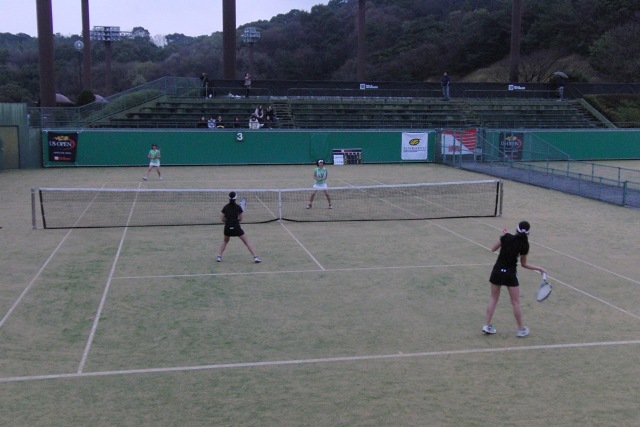 32_3_23_23.JPG - 熱戦の様子（2回戦）