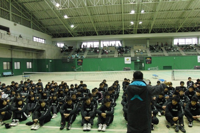 32_3_24_03.JPG - 試合前の打ち合わせ