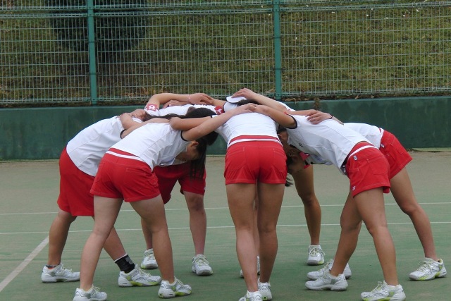 32_3_24_12.JPG - 熱戦の様子（3回戦）。悪天のため8ゲームで行われました。