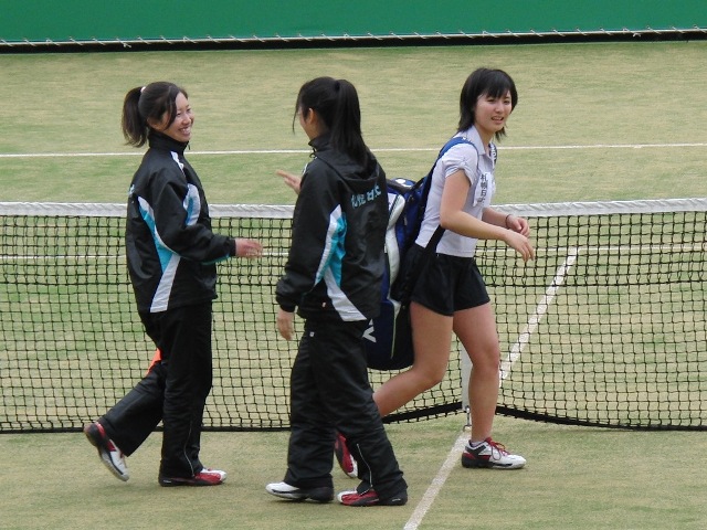 32_3_24_27.JPG - 熱戦の様子（3回戦）。悪天のため8ゲームで行われました。