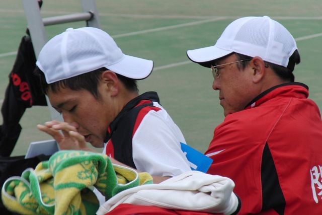 32_3_24_33.JPG - 熱戦の様子（3回戦）。悪天のため8ゲームで行われました。