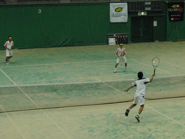 32_3_24_35.JPG - 熱戦の様子（3回戦）。悪天のため8ゲームで行われました。