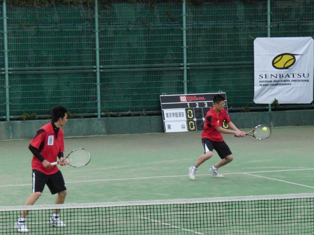 32_3_24_39.JPG - 熱戦の様子（3回戦）。悪天のため8ゲームで行われました。個人戦会場