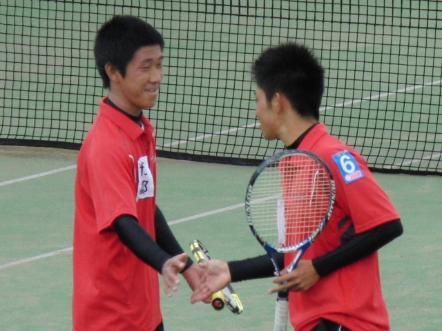 32_3_24_48.JPG - 熱戦の様子（3回戦）。悪天のため8ゲームで行われました。