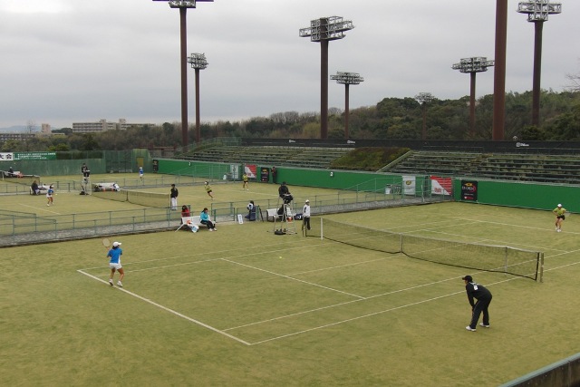 32_3_24_56.JPG - 熱戦の様子（3回戦）。悪天のため8ゲームで行われました。