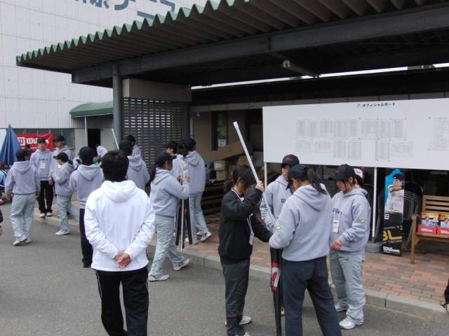 32_3_27_196.JPG - 補助員最後の後片付け。