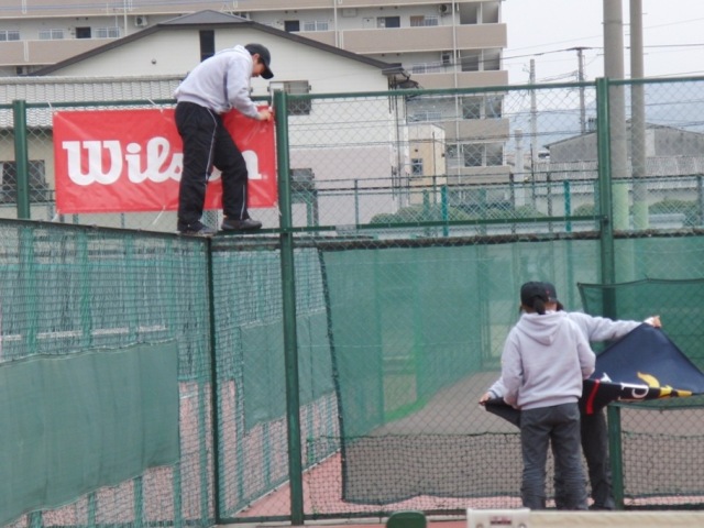 32_3_27_209.JPG - 補助員最後の後片付け。