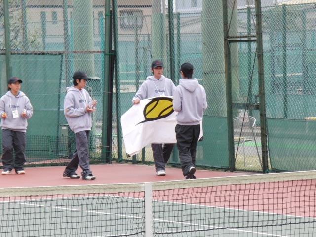 32_3_27_210.JPG - 補助員最後の後片付け。